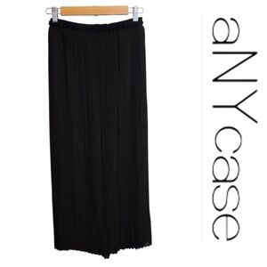aNYcase Pleated Skirt in Black